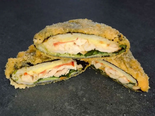 Фото Японский Сэндвич с курицей в кляре