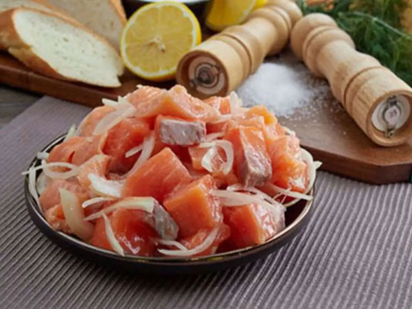 Фото Салат из кеты слабосоленой