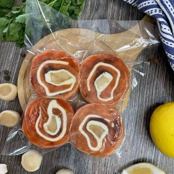 Фото Рулет кижуч с диким гребешком и сыром моцарелла