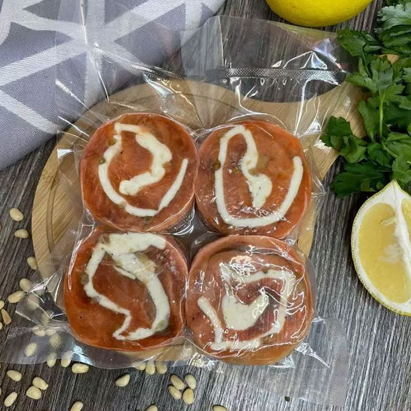 Фото Рулет кижуч с кедровым орехом и сыром моцарелла