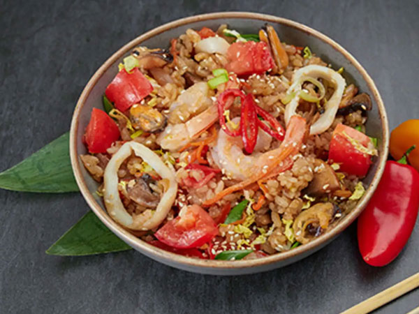 Фото Рис с морепродуктами, острый соус