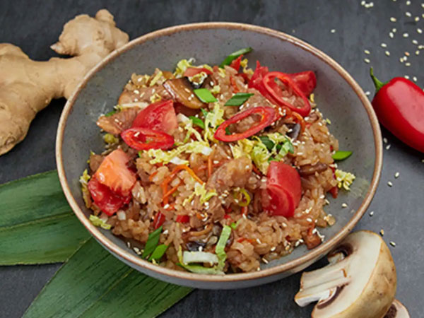 Фото Рис со свининой, острый соус