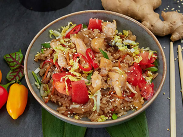 Фото Рис с курицей, острый соус